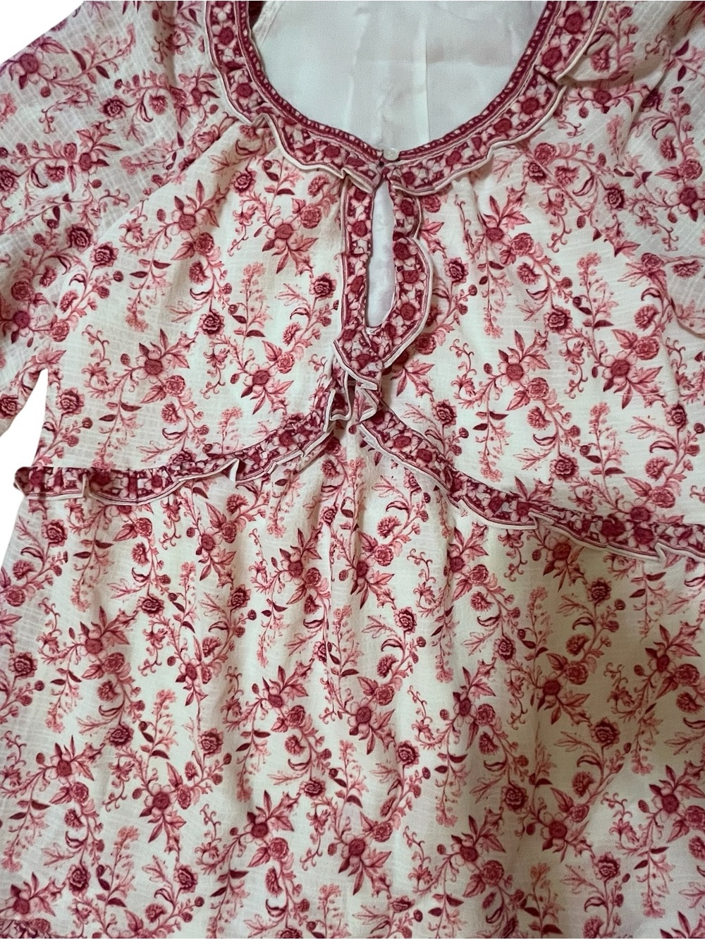 Max Studio London Cream and Red Floral Mini Dress NWOT
Size M - Picture 4 of 8